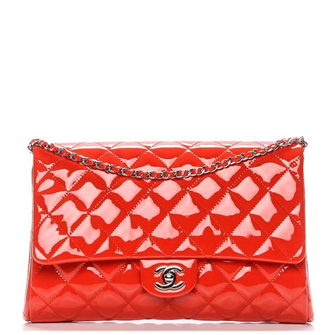 chanel quilted clutch red outfit